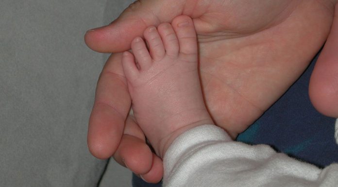 babies barefoot benefits
