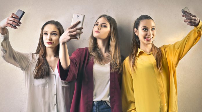 selfies narcissism